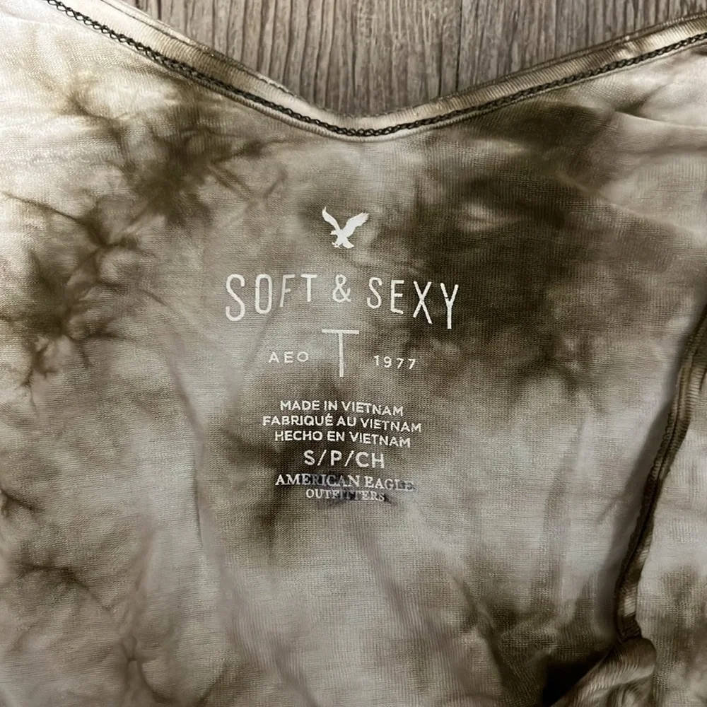AEO Cold Shoulder Tie-dye Short Sleeve Top Like New - Picture 6 of 6